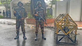 Die Partnerin des Westens tritt zurück und flieht