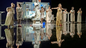 Die schöne Helena geht in Therapie