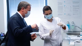 Laschet: Früher und mehr testen