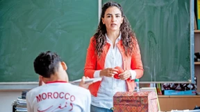 Mehr Geld für Grundschullehrer und ÖPNV-Tickets in Hessen