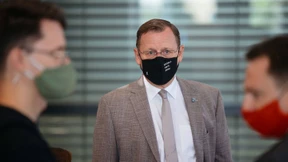 Ramelow zeigt einem AfD-Abgeordneten den Mittelfinger