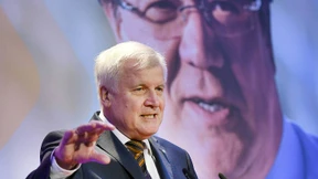 Wie sich Laschet gegen Seehofer durchsetzte