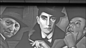 Franz Kafka und ich sitzen auf einer Bank und schauen auf einen See