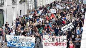 Frankreich verlängert umstrittenen Gesundheitspass bis 2022