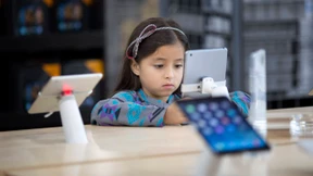 Erst iPad bedienen, dann Schwimmen lernen