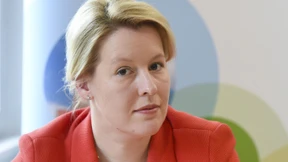 Giffey fordert mehr Hilfe für misshandelte Frauen