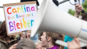 Mit Kochlöffel gegen Großcaterer