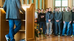 Die Wirtschaftsmacht in Jeans und Turnschuh