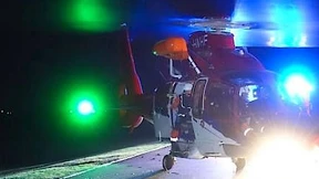 Havarierte Männer von Hubschrauber aus Watt gerettet