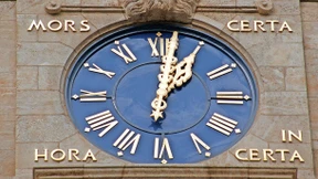 Gras wächst über den Tod