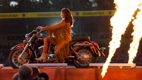 Andrea Berg verbrennt sich an Pyrotechnik