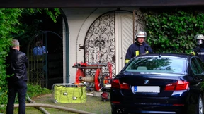 Räuber überfallen Rentner und zünden Haus an