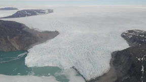 Risse im grönländischen Eisschild wachsen immer schneller