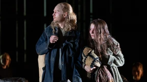 Durch den Horizont der Finsternis singen