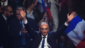 Mann schlägt rohes Ei auf Kopf des Rechtsextremen Zemmour