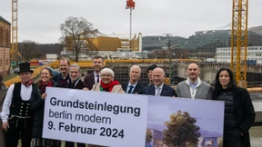 Wer raunt hier vom Atlantis der Moderne?