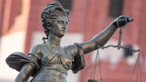 Zelte für das Landgericht Frankfurt