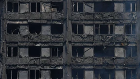 Hochhaus geht in Flammen auf