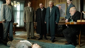 Eine Pfütze und lauter Pappnasen