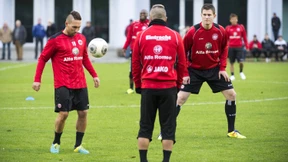 Hilfreiche Kicker aus dem Abseits