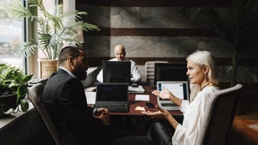 Wie KI die Routinejobs der Unternehmensjuristen erledigt