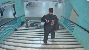 Angriff auf einer U-Bahn-Treppe