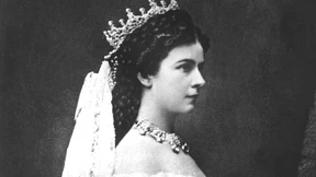 Möbel und Kleidung von „Sisi“ für zehntausende Euro versteigert