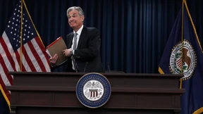 Fed-Chef erfreut die Börse und widersteht Trump