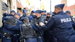 Polizei löst Proteste gegen Regierung gewaltsam auf