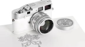 Kamera von Papst Franziskus für 6,5 Millionen Euro versteigert