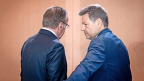 Warum die Grünen sich im Haushaltsstreit zurückhalten