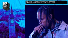 Travis Scott performt auf dem Rücken eines Adlers