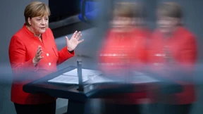 Opposition teilt heftig gegen Merkel und Seehofer aus