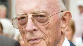 Er machte von sich kein Aufheben