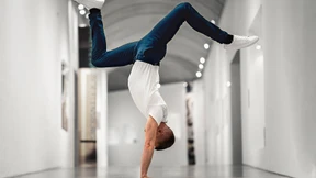 In dieser Hose stecken 13 Plastikflaschen