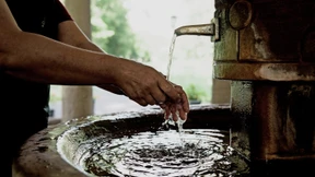 Sole im Becken als Wärmespeicher