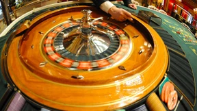 Croupier in Hessen muss Rauch dulden – in Berlin nicht 