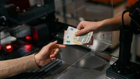 Auch nach der Pandemie wird nicht wieder mehr mit Bargeld gezahlt