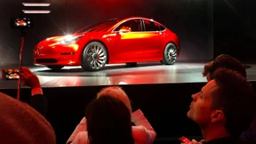 Tesla feiert und der Aktienkurs steigt