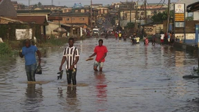 In den Fluten versinken