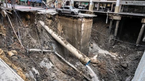 Plötzlich bricht die Straße weg