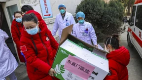 Ärzte in Müllsäcken