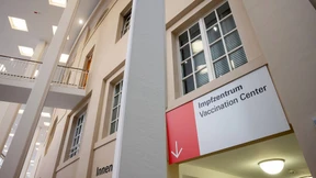 Ein Impftermin nach sieben Stunden in der Warteschleife