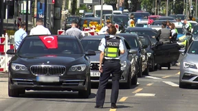 Im Schritttempo über die Autobahn