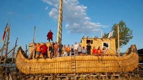 Auf zwölf Tonnen Schilf zurück ins Altertum