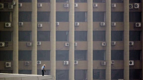 Dieb in China stiehlt reihenweise Klimaanlagen