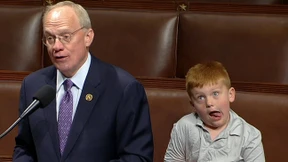 Politikersohn wird mit Grimassen zum Internetstar