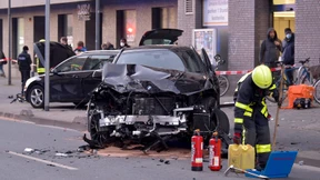 Mann fährt in Fußgängergruppe in Frankfurt