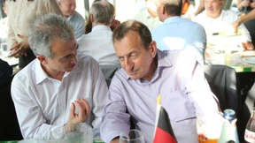 In sehr offizieller Mission