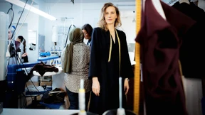 Diese Designerin stellt ihre Mode in Frankfurt her